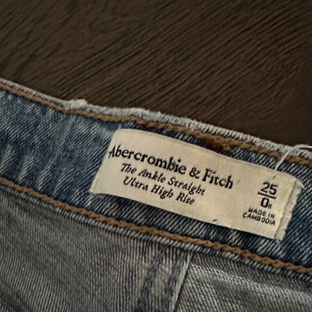 Abercrombie & Fitch Light Blue Denim Jeans - Picture 7 of 7
